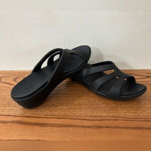 CROCS Sanrah Strappy Low Wedge Sandals Black Slip On Womens Size 6 Comfort